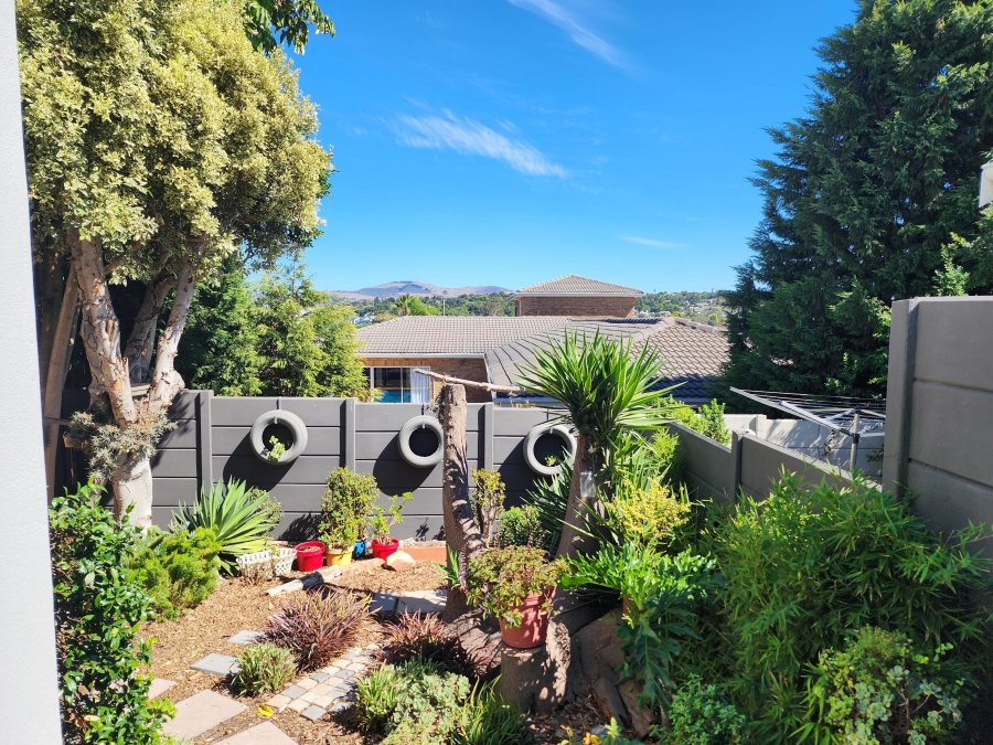 3 Bedroom Property for Sale in The Crest Western Cape